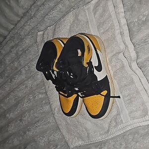 Retro 1 Yellow toes